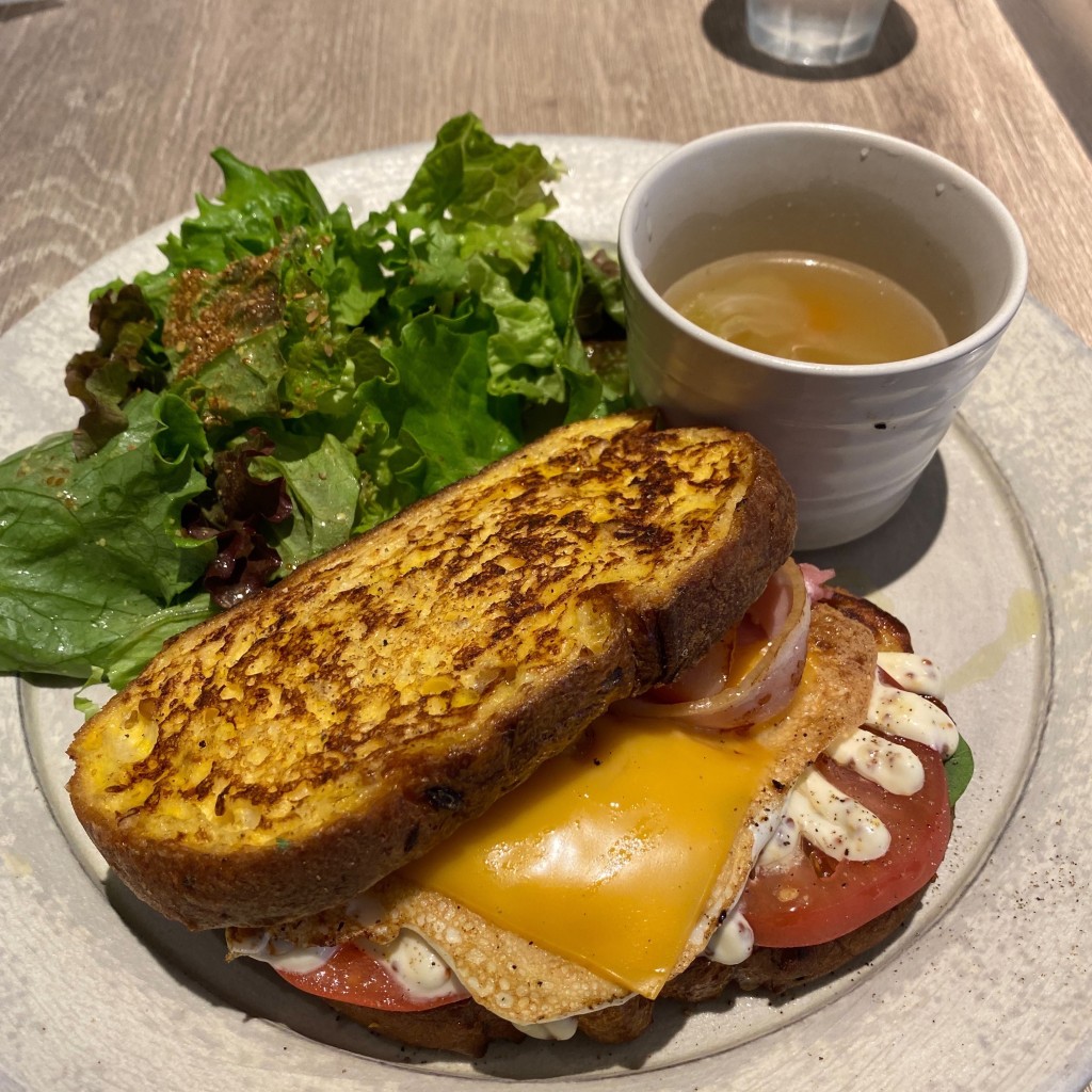 ユーザーが投稿したLBLTフレンチトーストの写真 - 実際訪問したユーザーが直接撮影して投稿した成城カフェH Q CAFE 成城店の写真