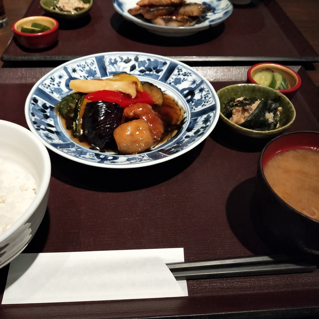 ユーザーが投稿した鶏の黒酢あんかけの写真 - 実際訪問したユーザーが直接撮影して投稿した丸の内居酒屋酒蔵レストラン宝 東京国際フォーラム店の写真