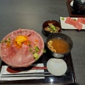 肉ドレス海鮮丼+牛煮込み - 実際訪問したユーザーが直接撮影して投稿した吉祥寺本町丼もの吉祥寺 肉ドレス海鮮丼 本店の写真のメニュー情報