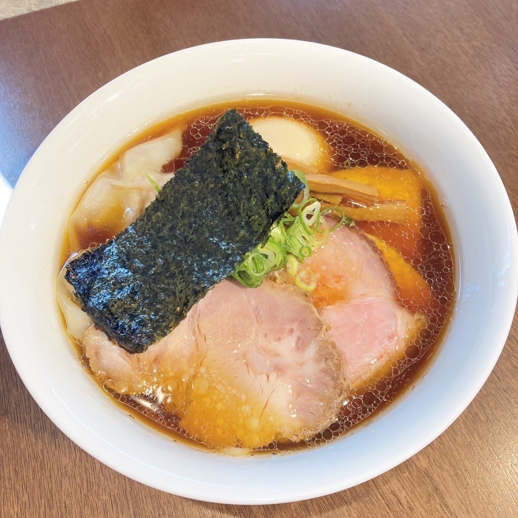 ユーザーが投稿した醤油ラーメン 特製の写真 - 実際訪問したユーザーが直接撮影して投稿した桜台ラーメン専門店らぁ麺 すぎ本の写真