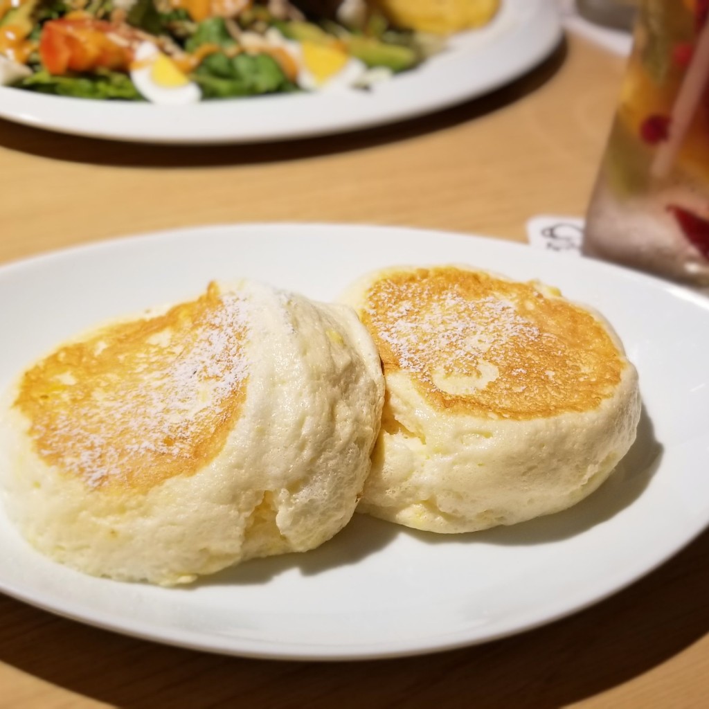 ユーザーが投稿した“むさしの森珈琲特製”ふわっとろパンケーキ（蜂蜜入メイプルシロップ添え）の写真 - 実際訪問したユーザーが直接撮影して投稿した桜ケ丘喫茶店むさしの森珈琲 平塚桜ヶ丘店の写真