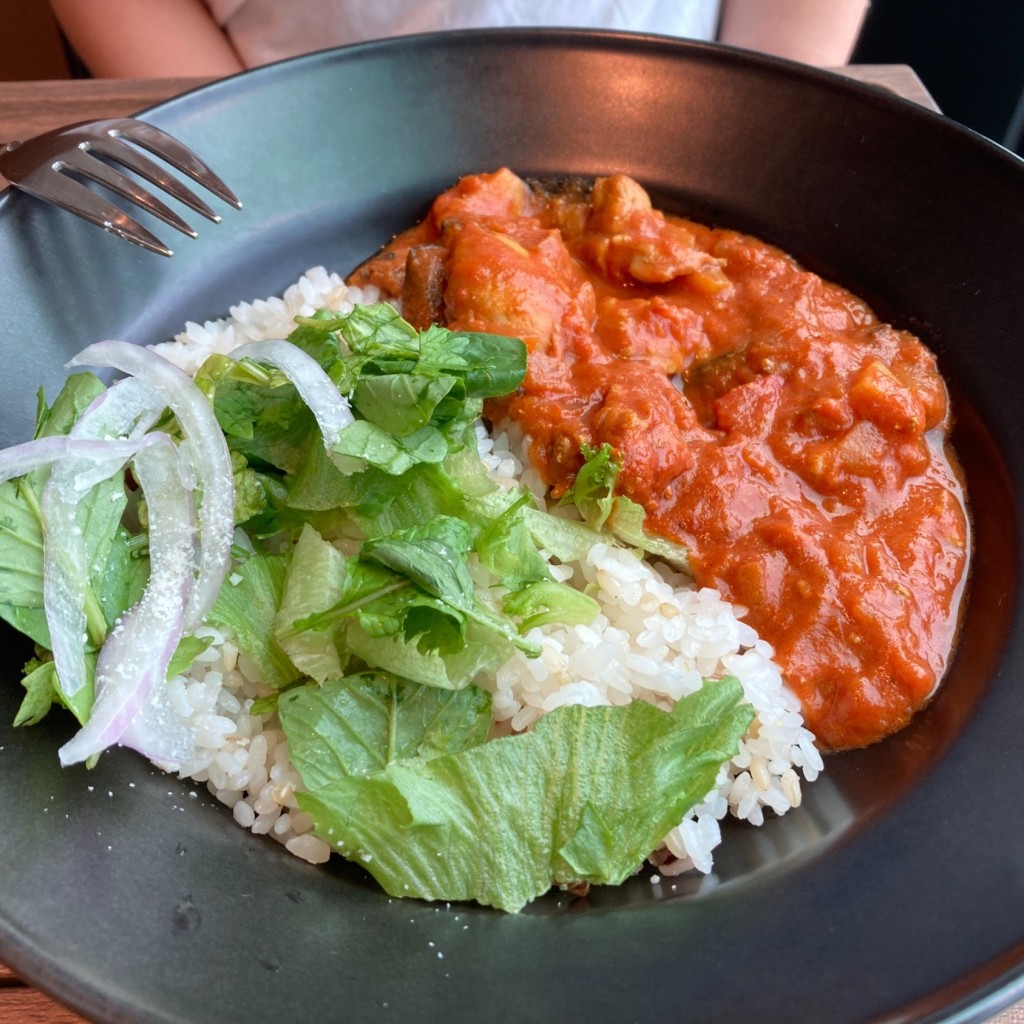 ユーザーが投稿したゴロゴロ野菜とチキンのトマトカレーの写真 - 実際訪問したユーザーが直接撮影して投稿した渋谷カフェ5 CROSSTIES COFFEEの写真