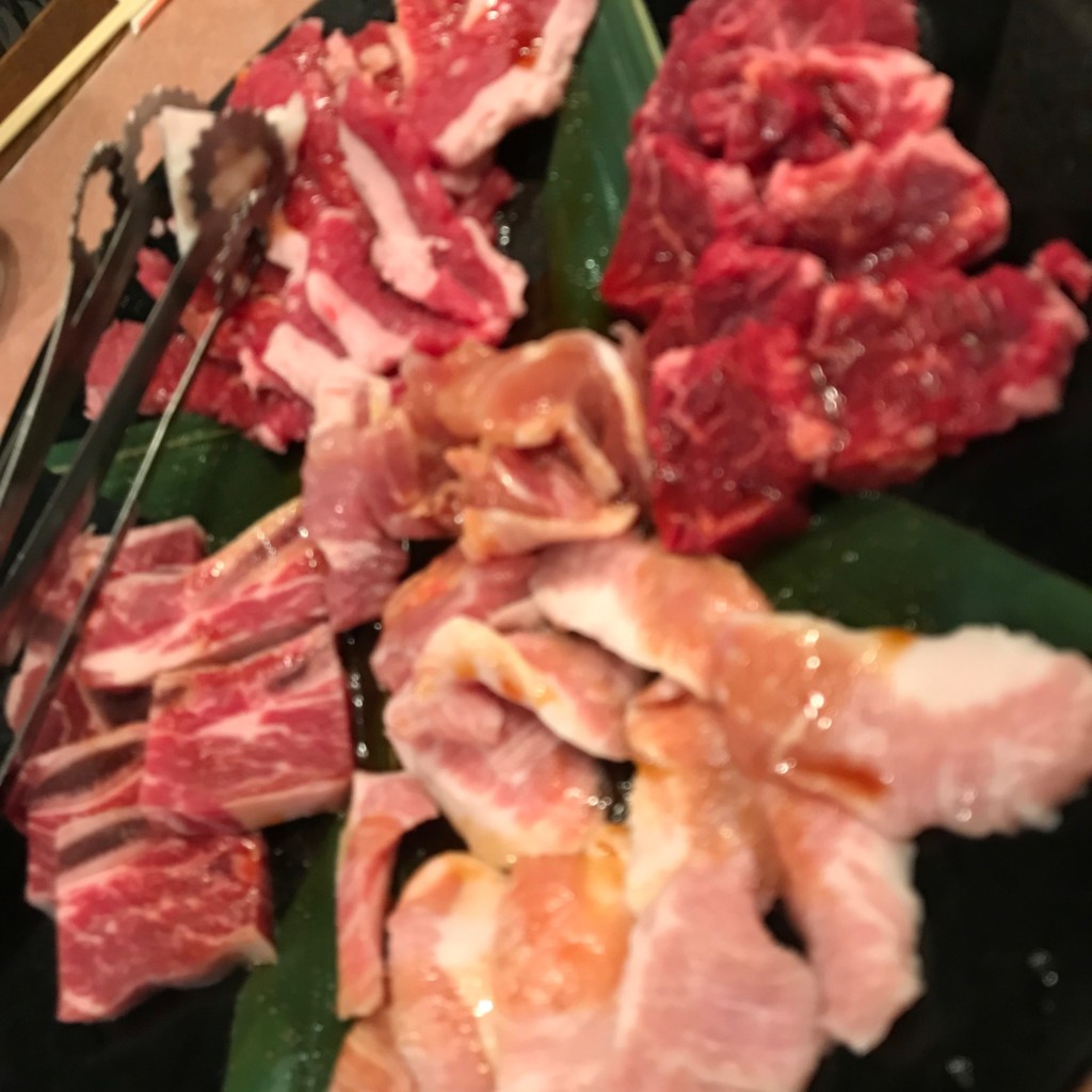 ユーザーが投稿した焼肉盛合せ4人前の写真 - 実際訪問したユーザーが直接撮影して投稿した二見町西二見焼肉籠屋八兵衛 明石二見店の写真