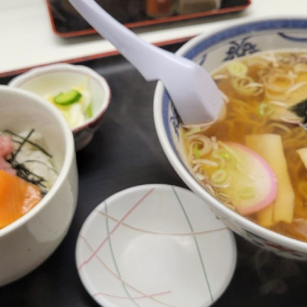 ユーザーが投稿したラーメン ミニ海鮮丼の写真 - 実際訪問したユーザーが直接撮影して投稿した河原木寿司勢登鮨 八食センター支店の写真