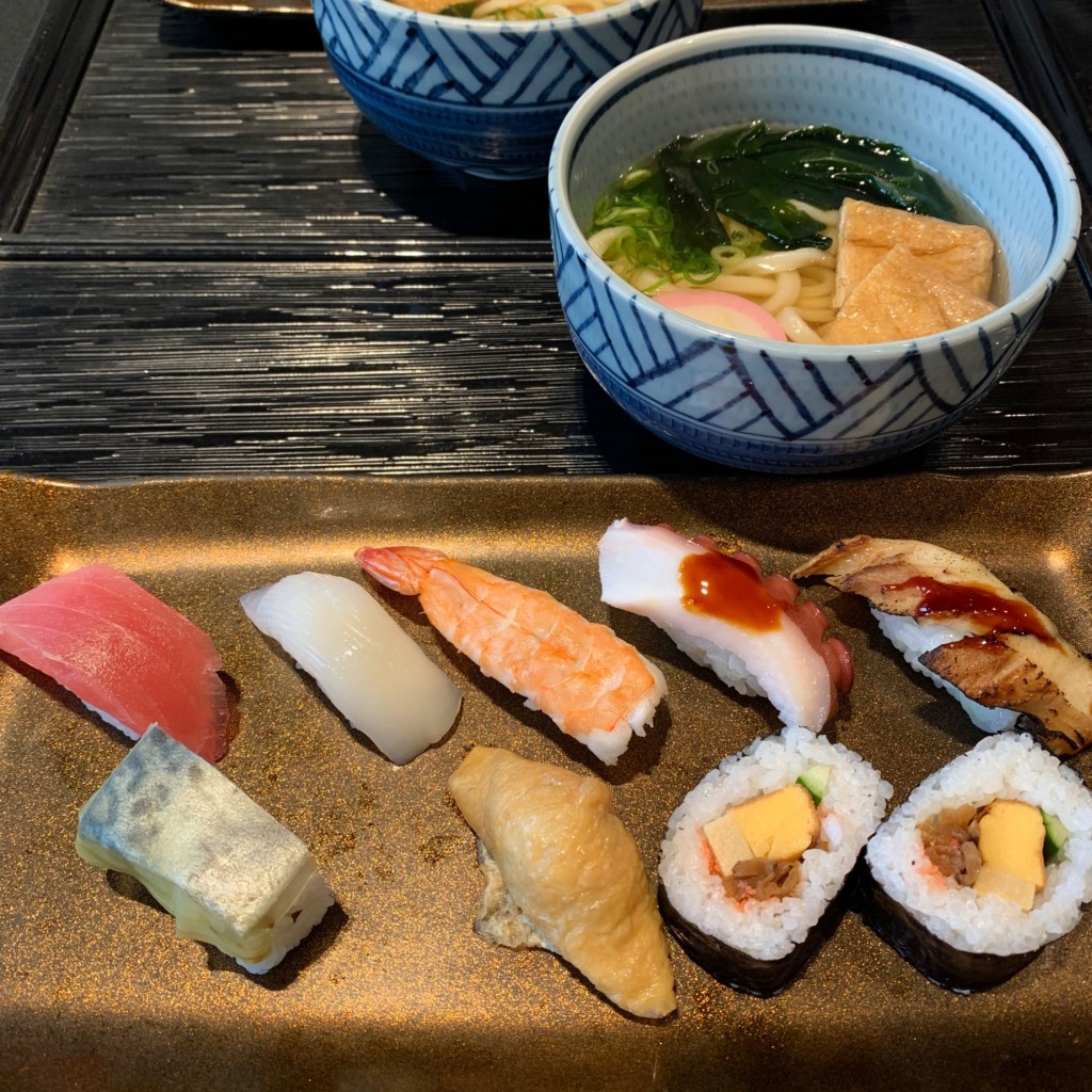 ユーザーが投稿した寿司盛合せ (うどん)の写真 - 実際訪問したユーザーが直接撮影して投稿した八多町中回転寿司にぎり長次郎 北神戸店の写真