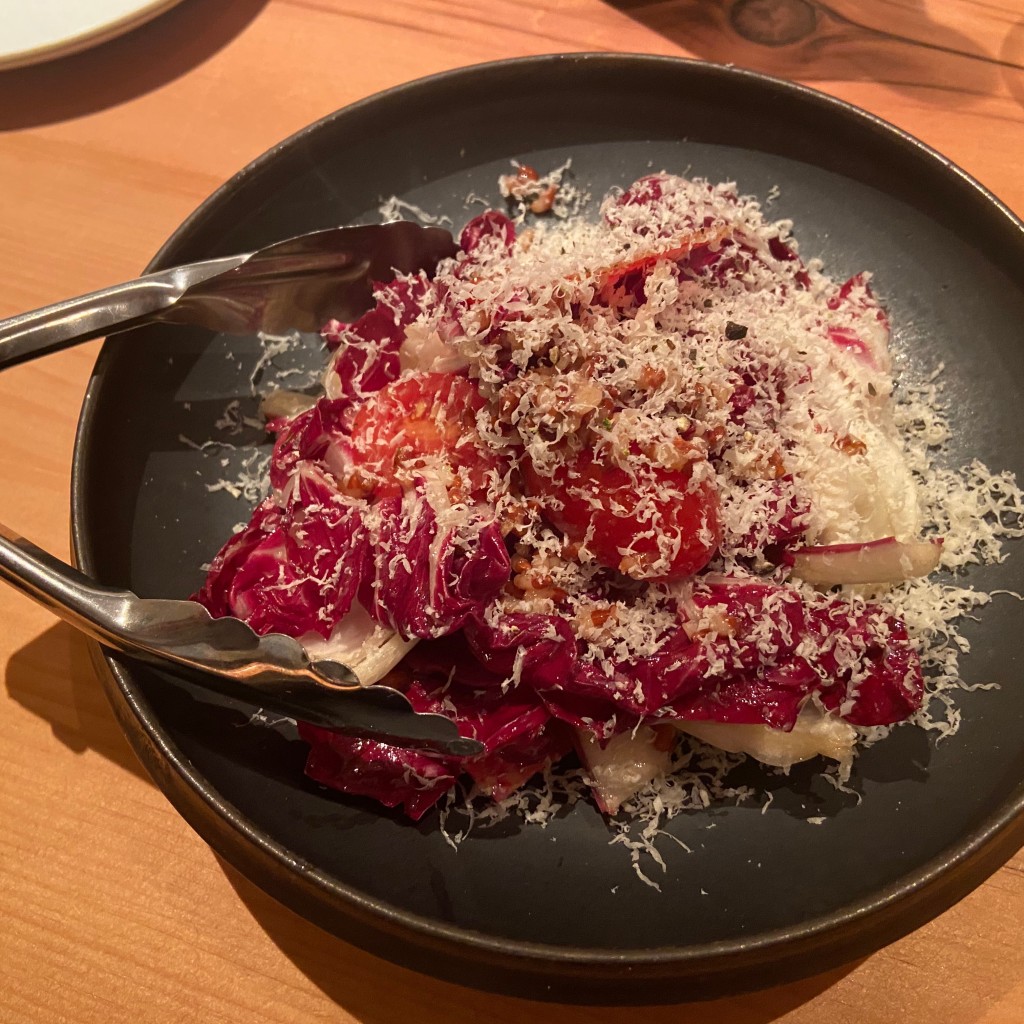 ユーザーが投稿した赤いサラダの写真 - 実際訪問したユーザーが直接撮影して投稿した鷹番居酒屋ポップ ガストロノミー レインカラーの写真