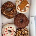 キャラメルホワイト - 実際訪問したユーザーが直接撮影して投稿した万代島ドーナツFOFO donut OWL the Bakeryの写真のメニュー情報