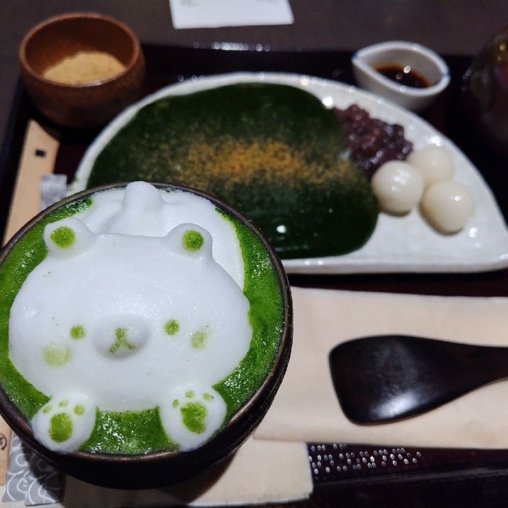 ユーザーが投稿した出来たて抹茶わらび餅と抹茶ラテの写真 - 実際訪問したユーザーが直接撮影して投稿した稲荷町(間之町通)日本茶専門店茶寮 翠泉 高辻本店の写真