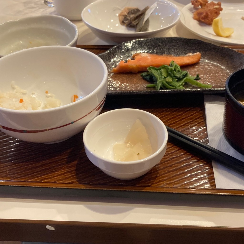 ユーザーが投稿した焼鮭朝定食の写真 - 実際訪問したユーザーが直接撮影して投稿した飯塚町ファミリーレストランガスト 高崎店の写真