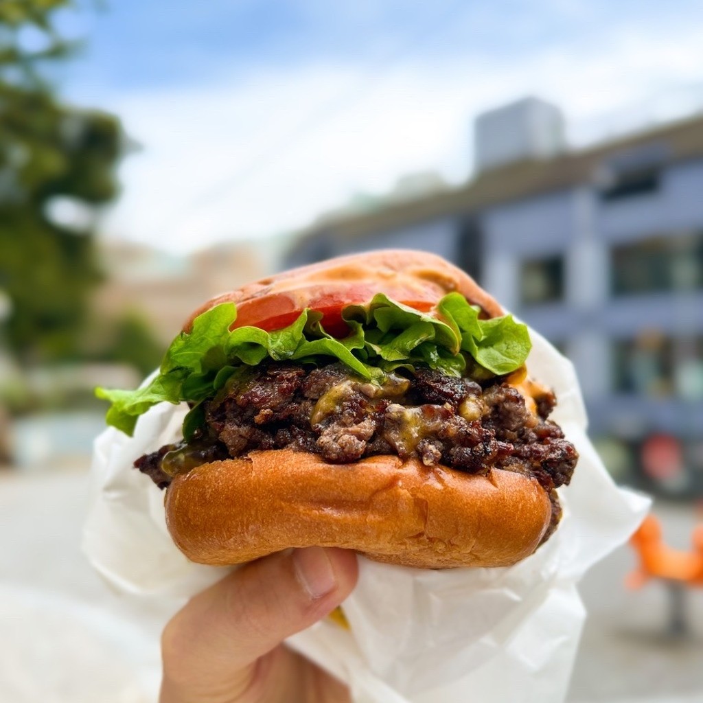 こわっぱーさんが投稿した恵比寿西ハンバーガーのお店ヘンリーズ バーガー 代官山/HENRY'S BURGER Daikanyamaの写真