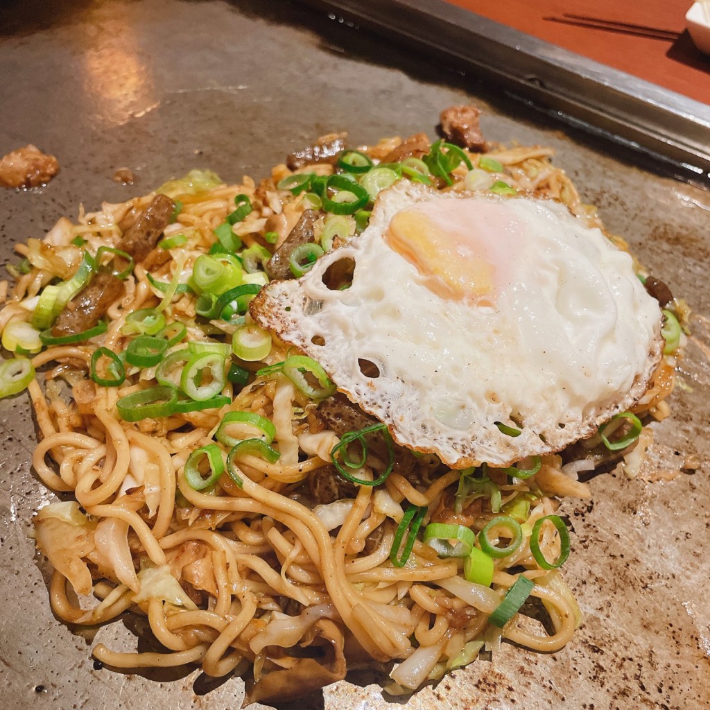 ユーザーが投稿したぼっかけ月見焼きそばの写真 - 実際訪問したユーザーが直接撮影して投稿した中山手通お好み焼き花門亭 東門街店別館の写真