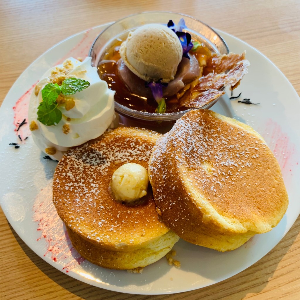 ユーザーが投稿した桃のパンケーキの写真 - 実際訪問したユーザーが直接撮影して投稿したみなとみらいパンケーキ湘南パンケーキ ランドマークプラザ店の写真