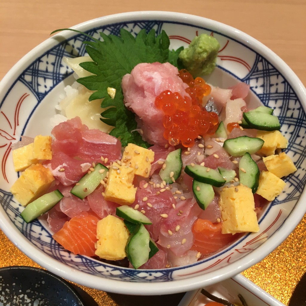 ユーザーが投稿したランチ 彩りバラちらし丼の写真 - 実際訪問したユーザーが直接撮影して投稿した両国ちゃんこ鍋ちゃんこ江戸沢 両国総本店別館の写真