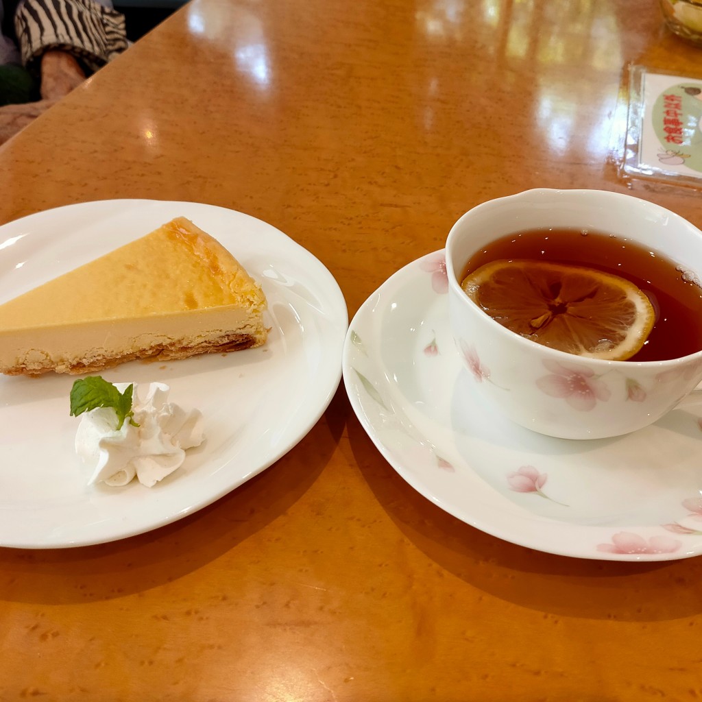 ユーザーが投稿したチーズケーキセットの写真 - 実際訪問したユーザーが直接撮影して投稿した喫茶店喫茶どんぐりの写真