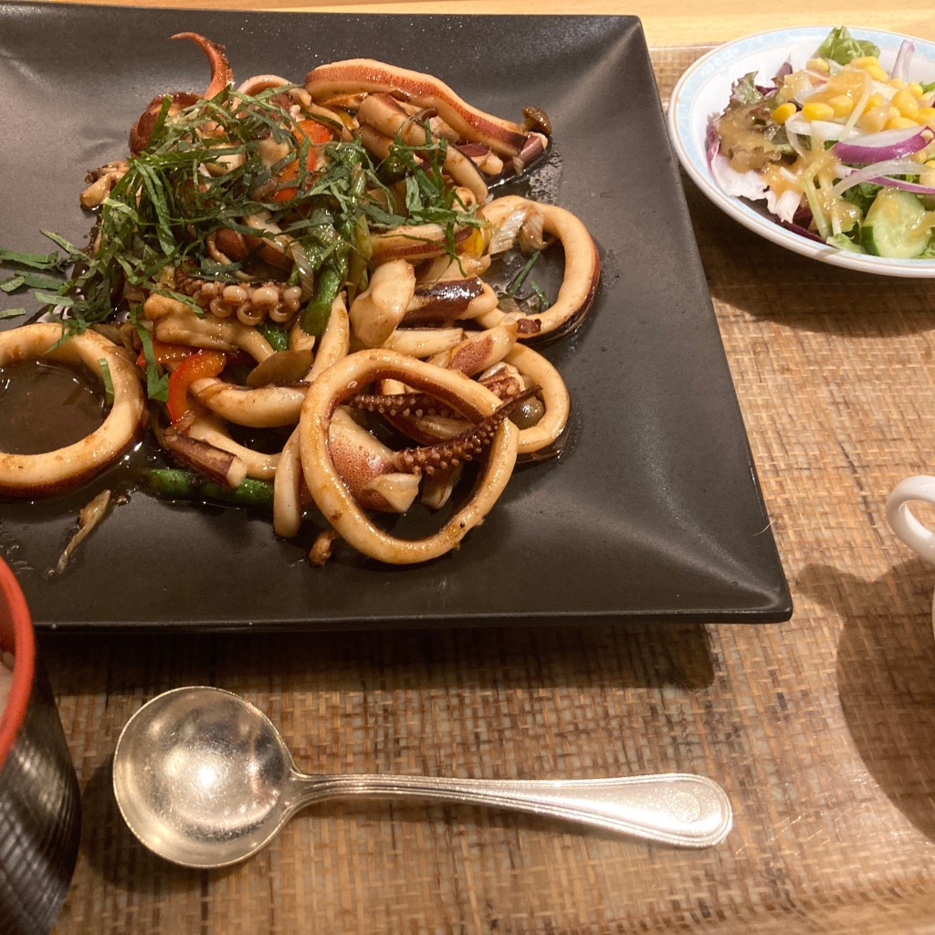ユーザーが投稿したスルメイカと大葉の醤油の写真 - 実際訪問したユーザーが直接撮影して投稿した幸町中華料理LIBRARY CAFE TRAXの写真