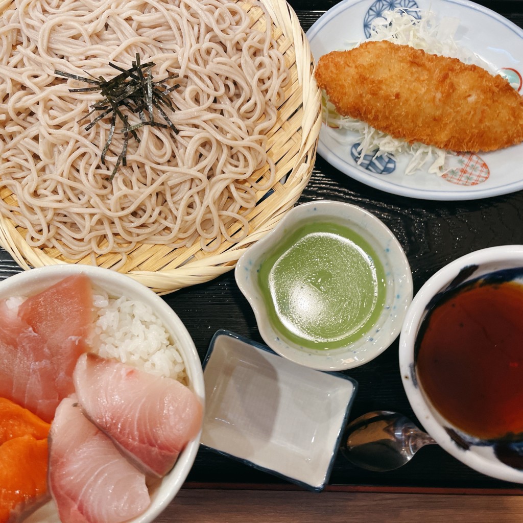 ユーザーが投稿したLunchそばセット海鮮3色丼の写真 - 実際訪問したユーザーが直接撮影して投稿した脇田町居酒屋磯丸水産 東武川越店の写真