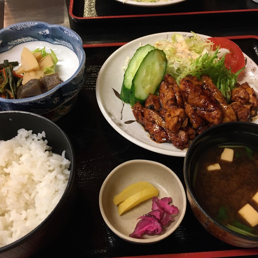 ユーザーが投稿した昼店内食事の写真 - 実際訪問したユーザーが直接撮影して投稿した岩村町定食屋鳥兵の写真