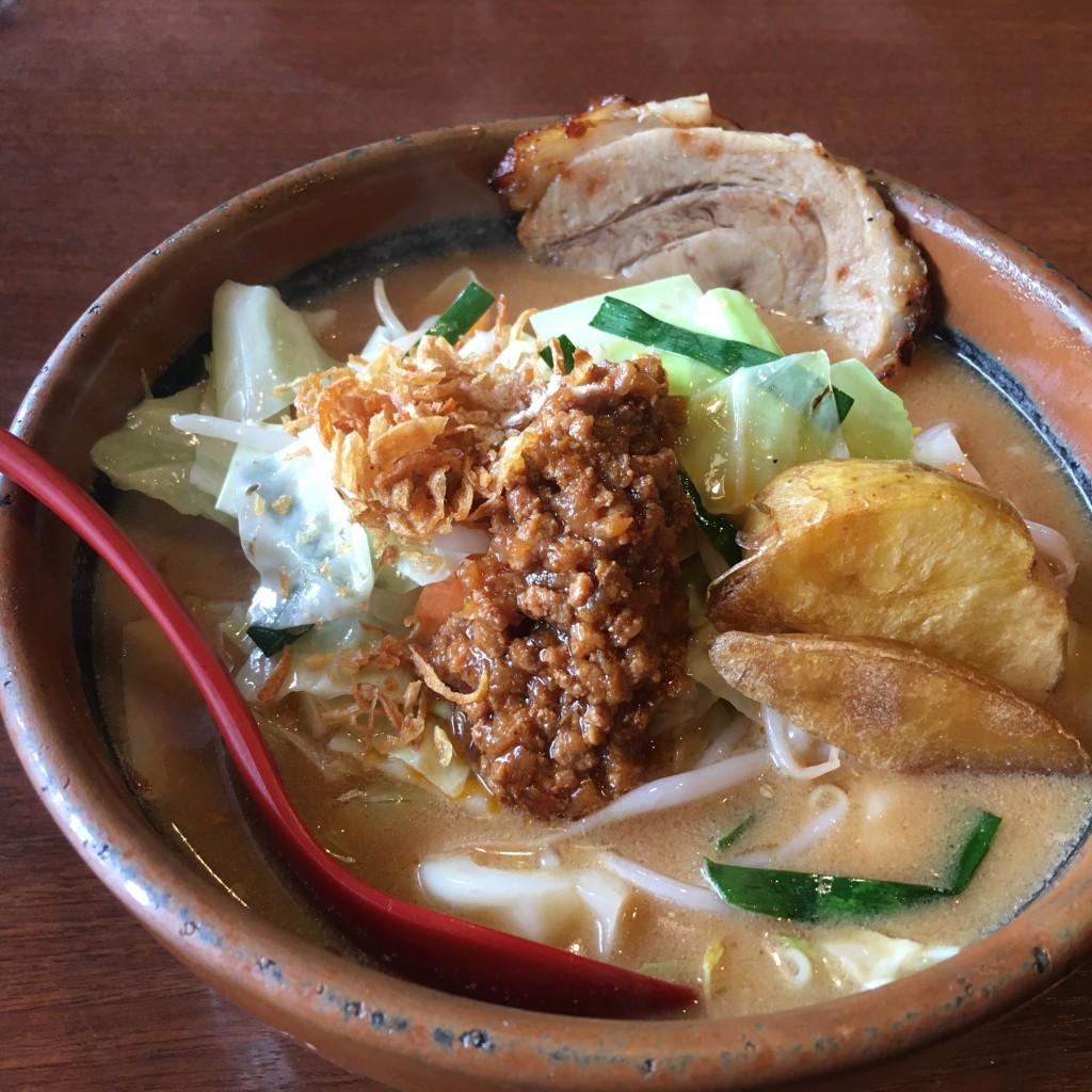 ユーザーが投稿した北海道味噌野菜ラーメン+チャーシューの写真 - 実際訪問したユーザーが直接撮影して投稿した橋戸ラーメン専門店田所商店 瀬谷店の写真