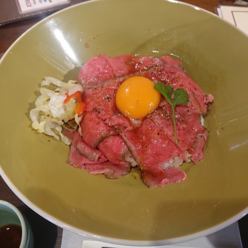 ユーザーが投稿したローストビーフ丼ランチの写真 - 実際訪問したユーザーが直接撮影して投稿した榎下町カフェカフェ&ビアホール リブリックの写真