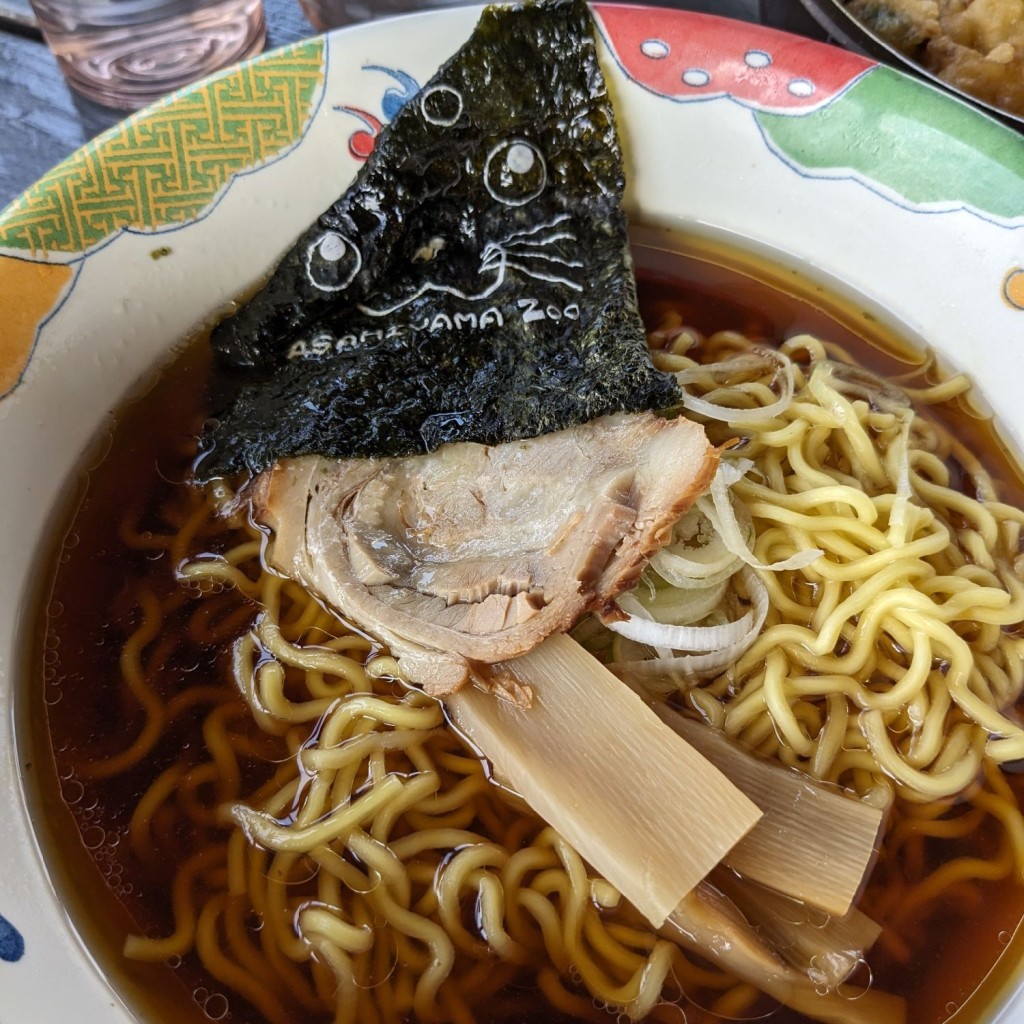 ユーザーが投稿した旭山醤油ラーメンの写真 - 実際訪問したユーザーが直接撮影して投稿した東旭川町倉沼定食屋旭山動物園中央食堂の写真