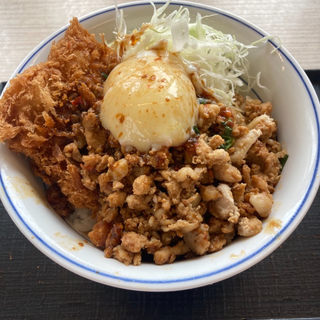 ユーザーが投稿した鶏ガパオチキンカツ丼の写真 - 実際訪問したユーザーが直接撮影して投稿した北本地ケ原町とんかつかつや 愛知尾張旭店の写真