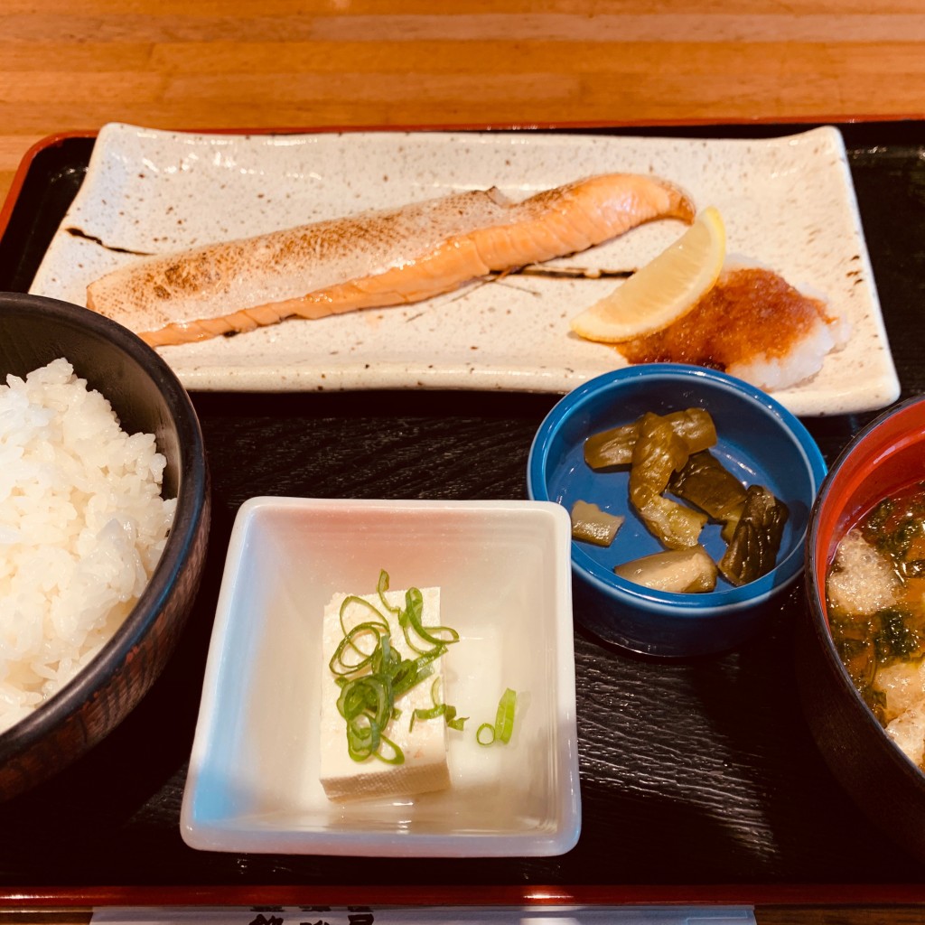 ユーザーが投稿した焼魚定食の写真 - 実際訪問したユーザーが直接撮影して投稿した西新宿居酒屋鍛冶屋 文蔵 東京オペラシティ店の写真