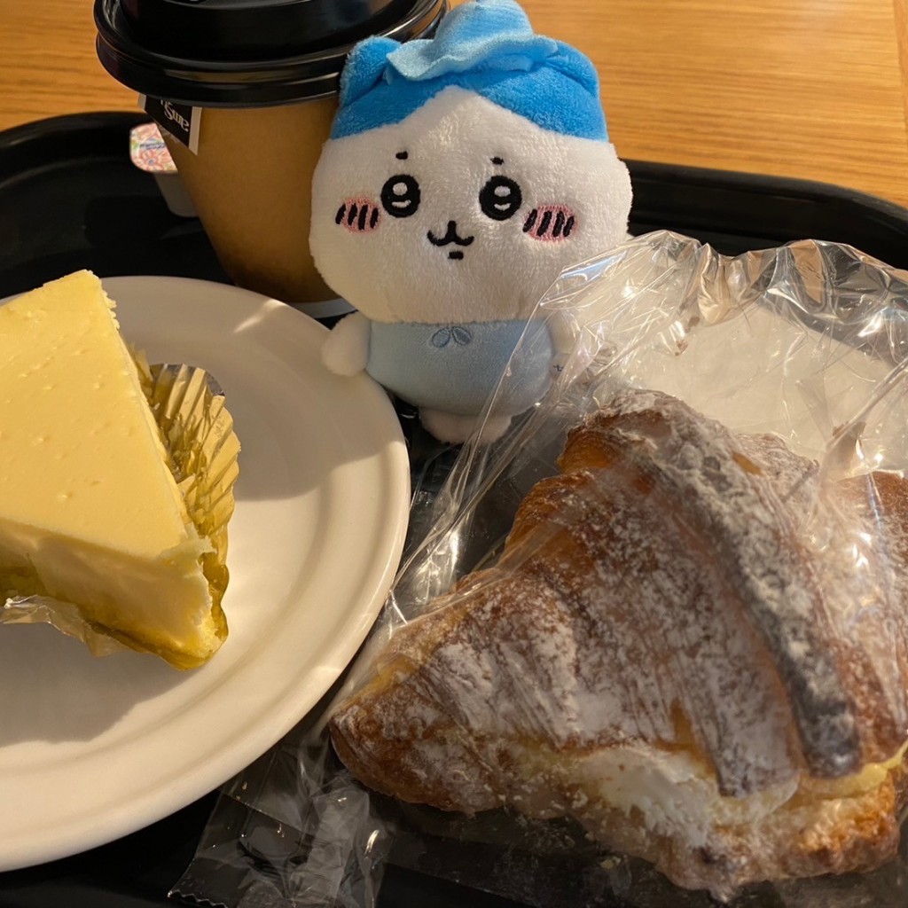 ユーザーが投稿したなめらかチーズケーキセット カフェラテの写真 - 実際訪問したユーザーが直接撮影して投稿した有楽町ベーカリール・プチメック 日比谷店の写真
