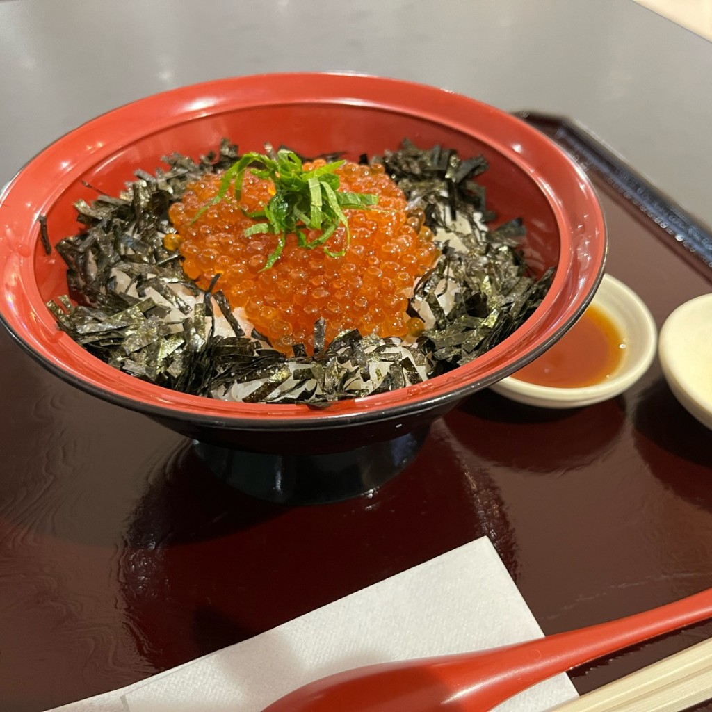 ユーザーが投稿したいくら丼の写真 - 実際訪問したユーザーが直接撮影して投稿した西茶屋魚介 / 海鮮料理四六時中 名古屋茶屋店の写真