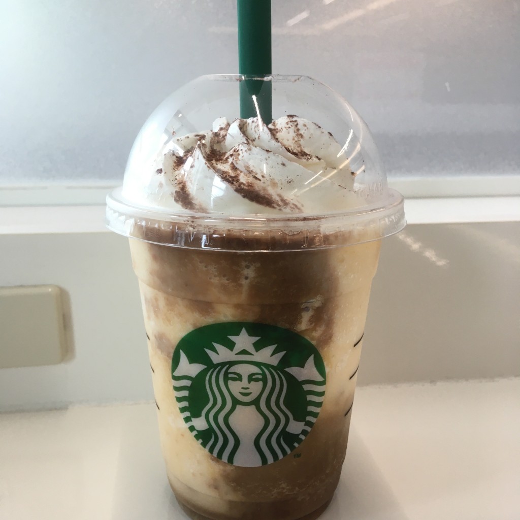 ユーザーが投稿したコーヒーティラミスフラペチーノの写真 - 実際訪問したユーザーが直接撮影して投稿した鏡水カフェスターバックスコーヒー 那覇空港国内線ゲート内店の写真