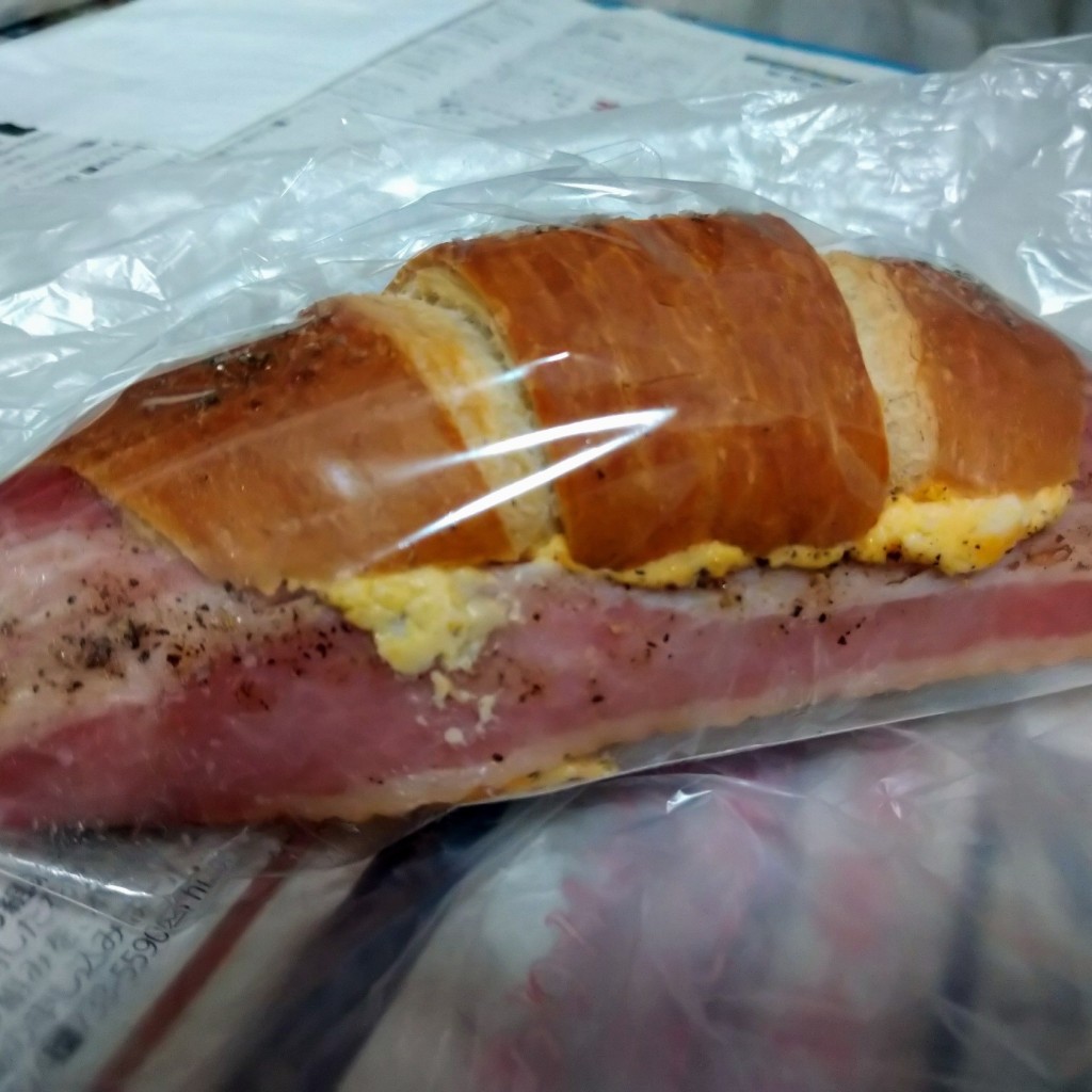 ユーザーが投稿したベーコンエッグ塩パンの写真 - 実際訪問したユーザーが直接撮影して投稿した千代ベーカリーBaker Weizen ブランチ博多パピヨンガーデン店の写真