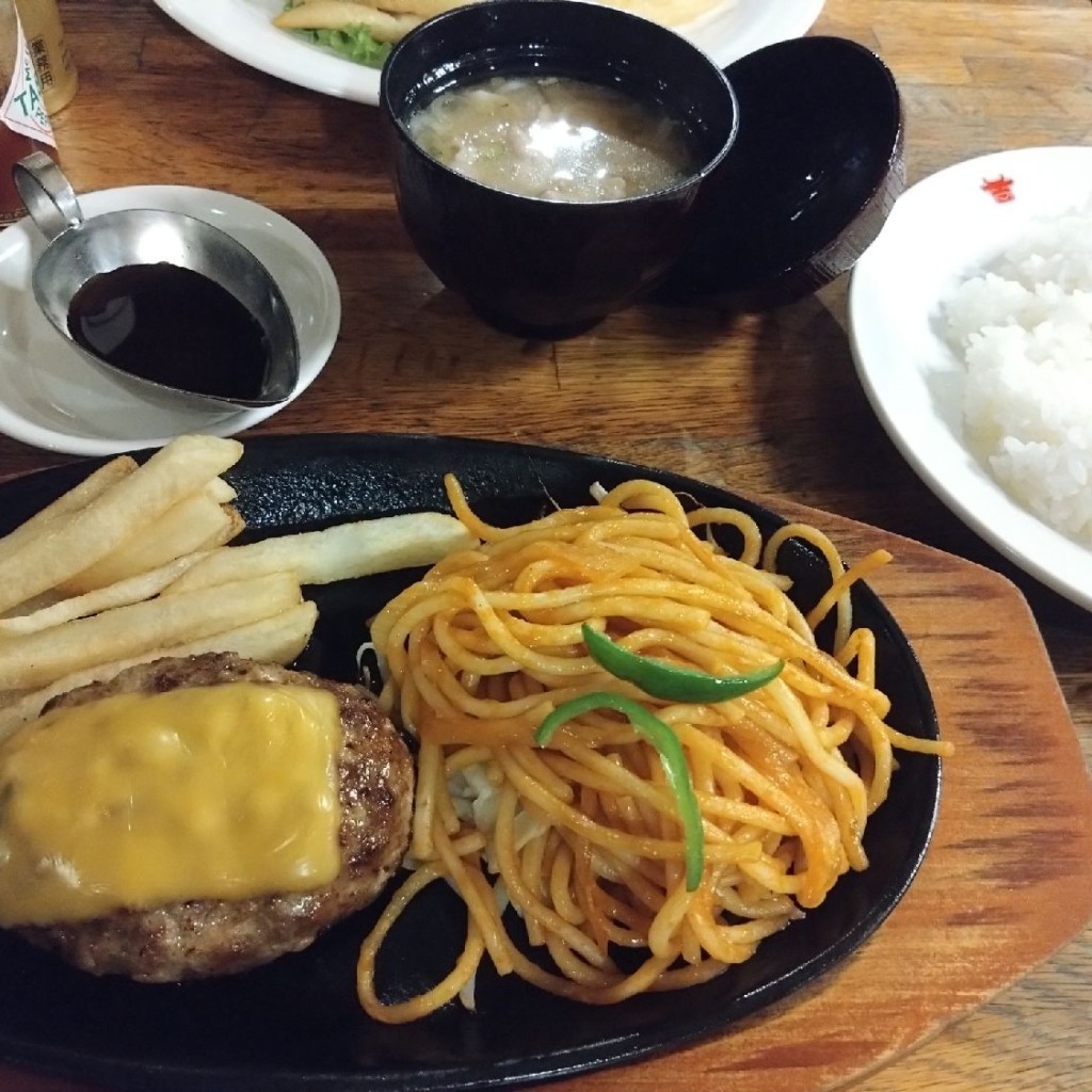 ユーザーが投稿したナポリタン ランチの写真 - 実際訪問したユーザーが直接撮影して投稿した神田駿河台ハンバーグ肉の万世 お茶の水サンクレール店の写真