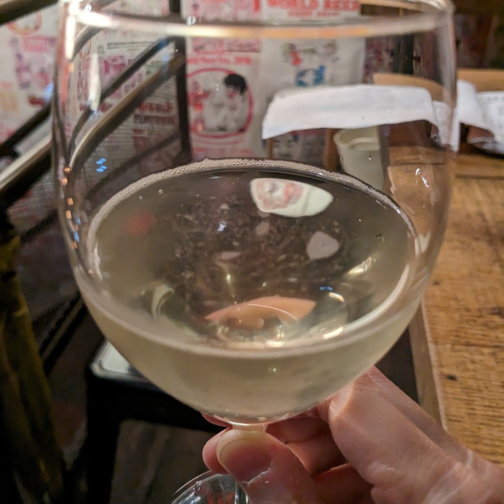 ユーザーが投稿した白ワインの写真 - 実際訪問したユーザーが直接撮影して投稿した吉祥寺本町立ち飲み / 角打ちエイヒレの写真