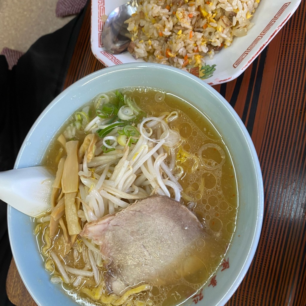 ユーザーが投稿したラーメン半チャーハンセットの写真 - 実際訪問したユーザーが直接撮影して投稿した菊水上町一条ラーメン / つけ麺食事処 三平の写真