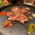 実際訪問したユーザーが直接撮影して投稿した梅田ハンバーグ肉屋のハンバーグと炊きたての米の写真