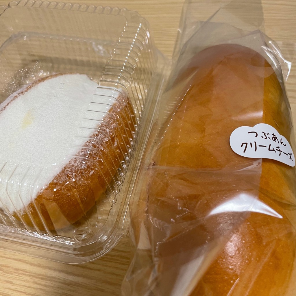 ユーザーが投稿した粒あんクリームチーズの写真 - 実際訪問したユーザーが直接撮影して投稿した浅草ベーカリーパンの田島 浅草ROX店の写真