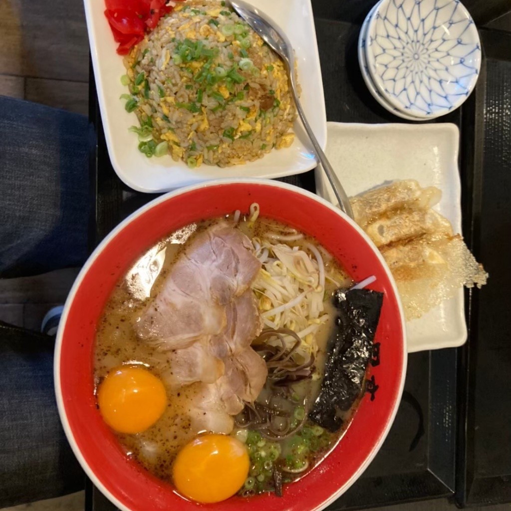 ユーザーが投稿した玉子入りラーメンとチャーハンの写真 - 実際訪問したユーザーが直接撮影して投稿した二本木ラーメン専門店熊本ラーメン専門店 黒亭 本店の写真