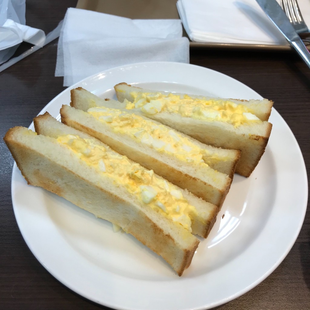 ユーザーが投稿したトーストサンドセットの写真 - 実際訪問したユーザーが直接撮影して投稿した梅田カフェホリーズカフェ 梅田ダイビル店の写真