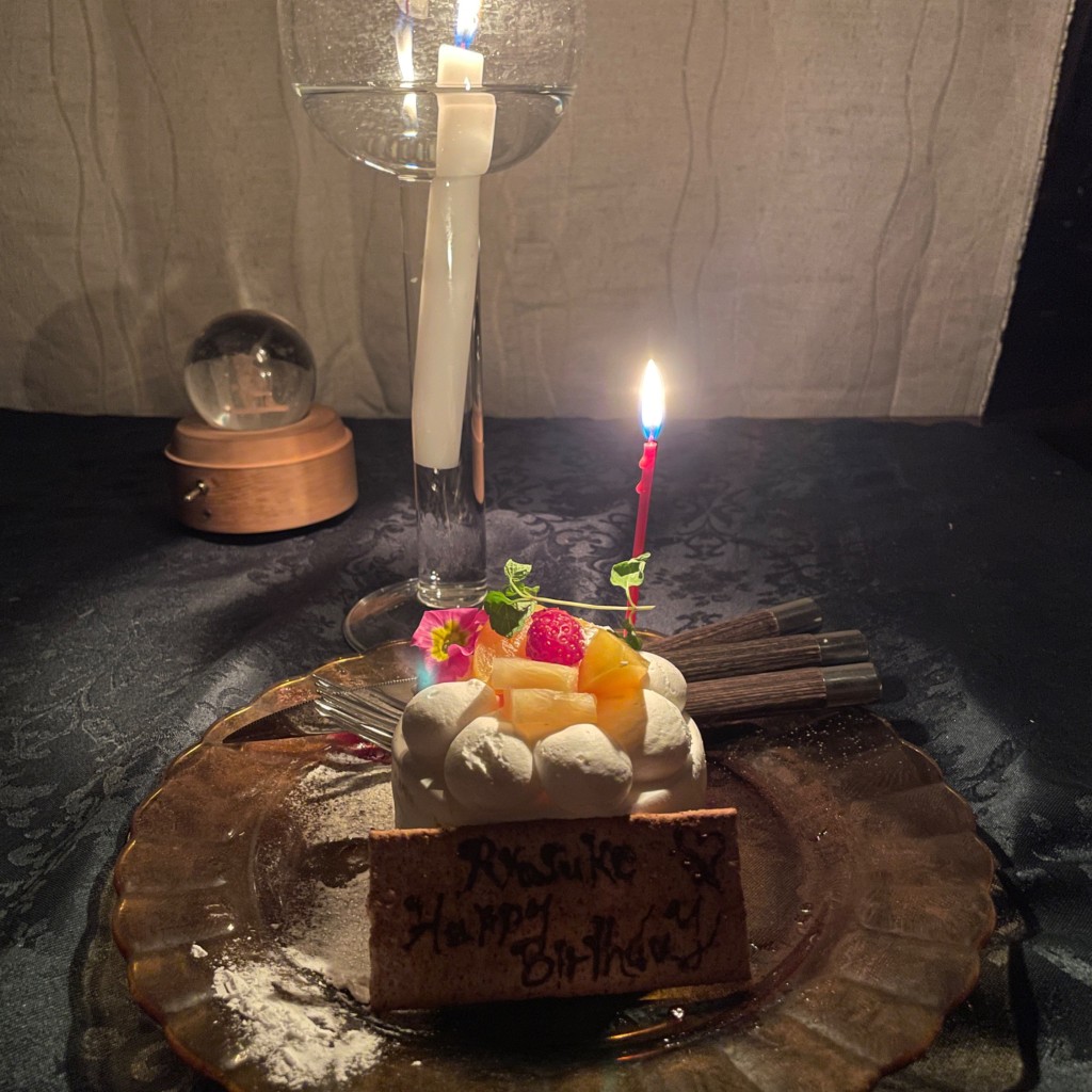 ユーザーが投稿した誕生日ケーキ2200の写真 - 実際訪問したユーザーが直接撮影して投稿した栄各国料理心の休憩室ガルーバの写真