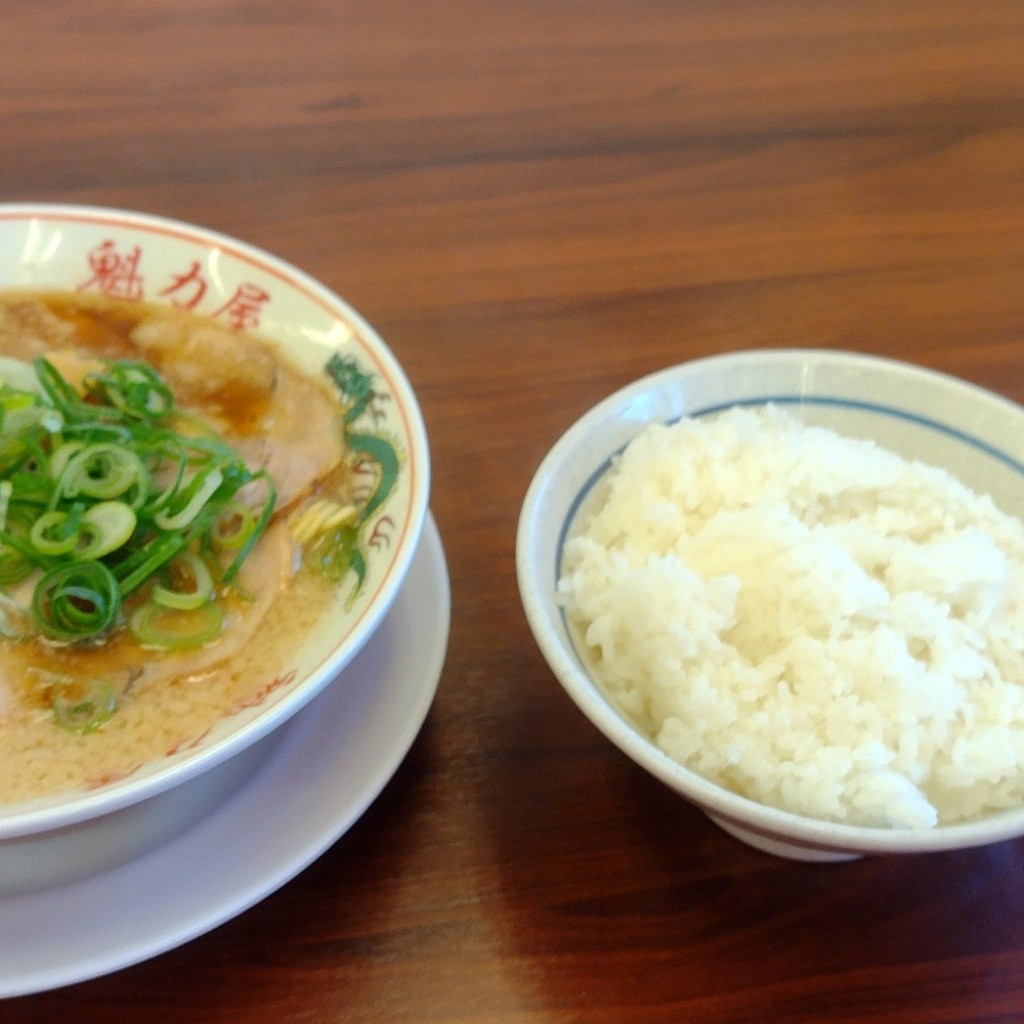 ユーザーが投稿した醤油ラーメン 唐揚げ定食の写真 - 実際訪問したユーザーが直接撮影して投稿した広路町ラーメン専門店ラーメン魁力屋 豊田店の写真