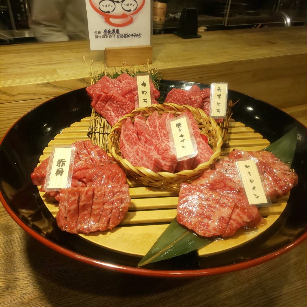 ユーザーが投稿した肉屋漆器盛りの写真 - 実際訪問したユーザーが直接撮影して投稿した東東神屋焼肉七輪焼肉 肉屋の写真