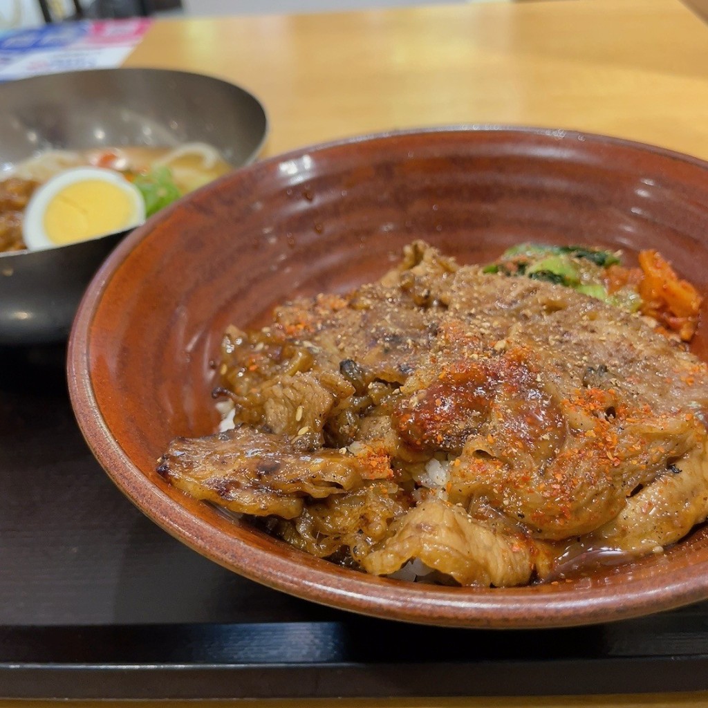 ユーザーが投稿したカルビ焼肉丼肉味噌冷麺ハーフの写真 - 実際訪問したユーザーが直接撮影して投稿した東川崎町肉料理肉のヤマキ商店 神戸ハーバーランドumie店の写真