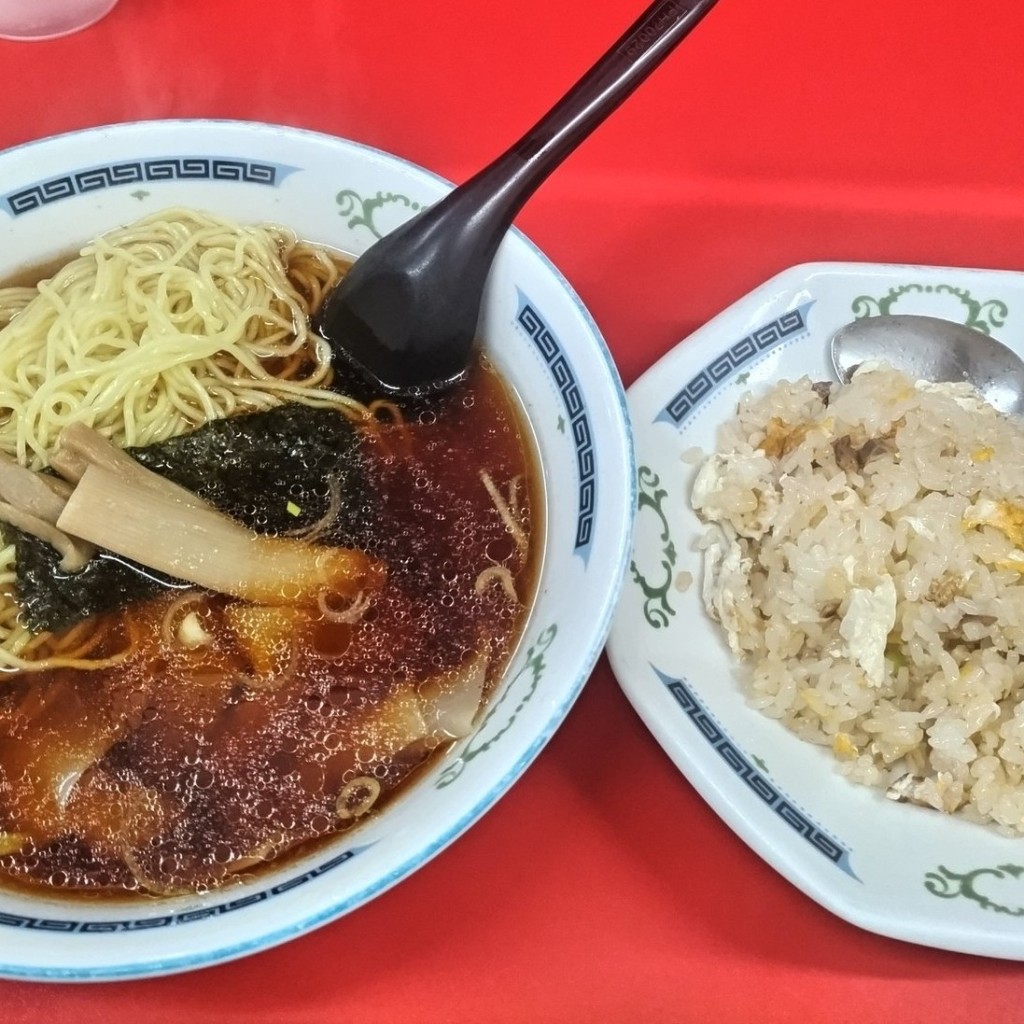 ユーザーが投稿したワンタン麺+炒飯の写真 - 実際訪問したユーザーが直接撮影して投稿した神田神保町ラーメン専門店伊峡の写真