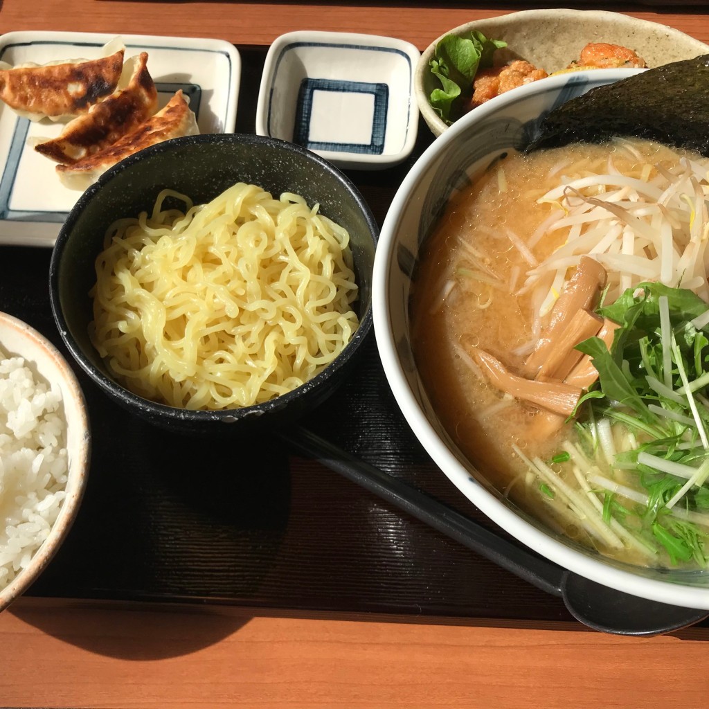 ユーザーが投稿した味噌ラーメン、よくばりセット、替え玉の写真 - 実際訪問したユーザーが直接撮影して投稿した田町ラーメン専門店ゆきむら亭 真岡店の写真