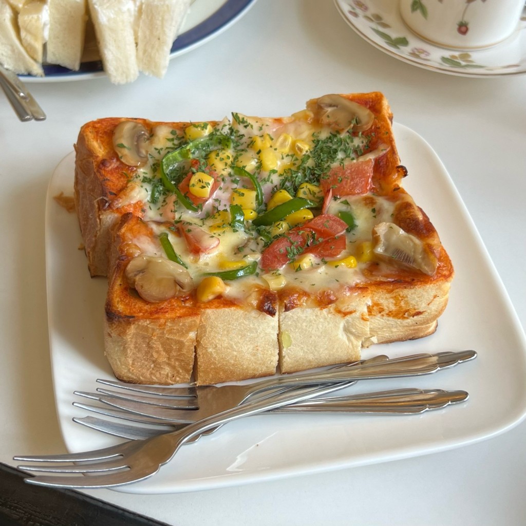 ユーザーが投稿したピザトーストの写真 - 実際訪問したユーザーが直接撮影して投稿した浅草カフェCARIBの写真