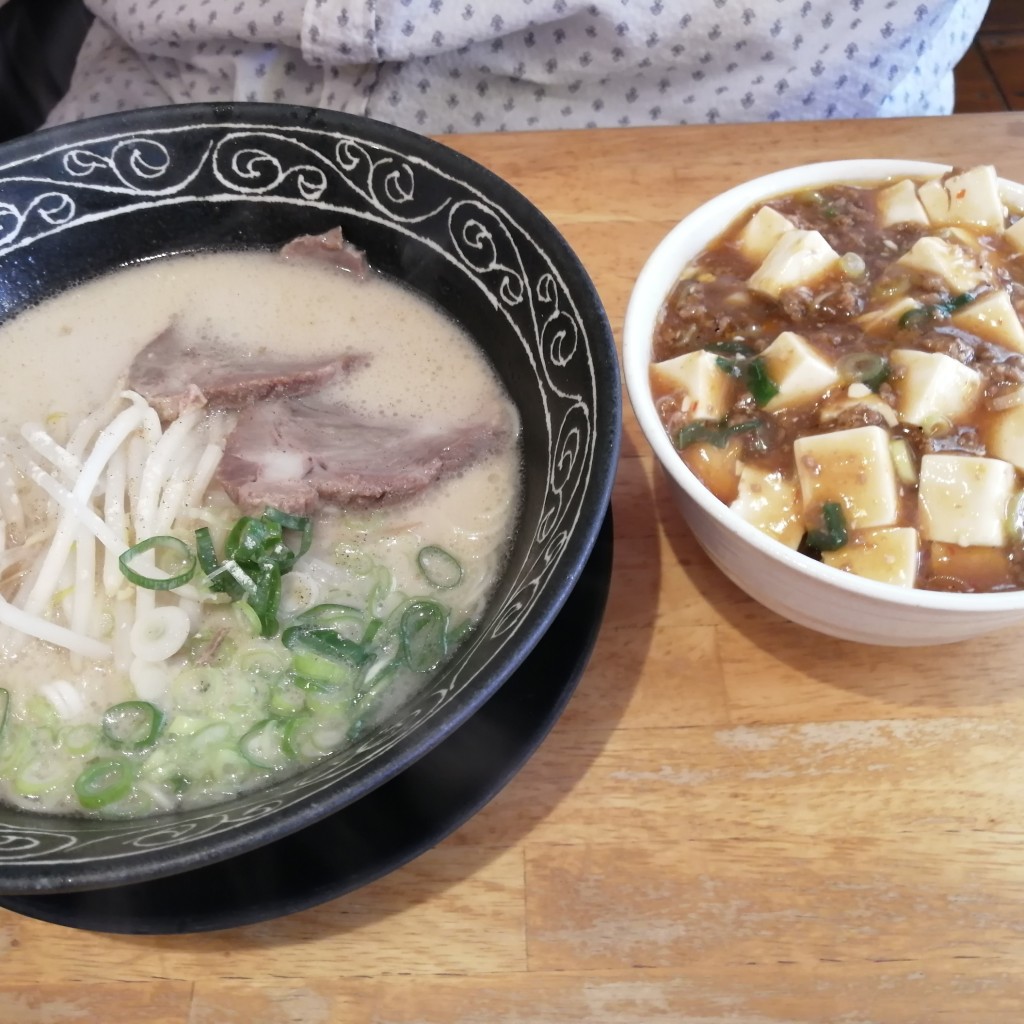 ユーザーが投稿した豚骨ラーメン白、麻婆丼の写真 - 実際訪問したユーザーが直接撮影して投稿した林崎町ラーメン / つけ麺ひできよラーメンの写真