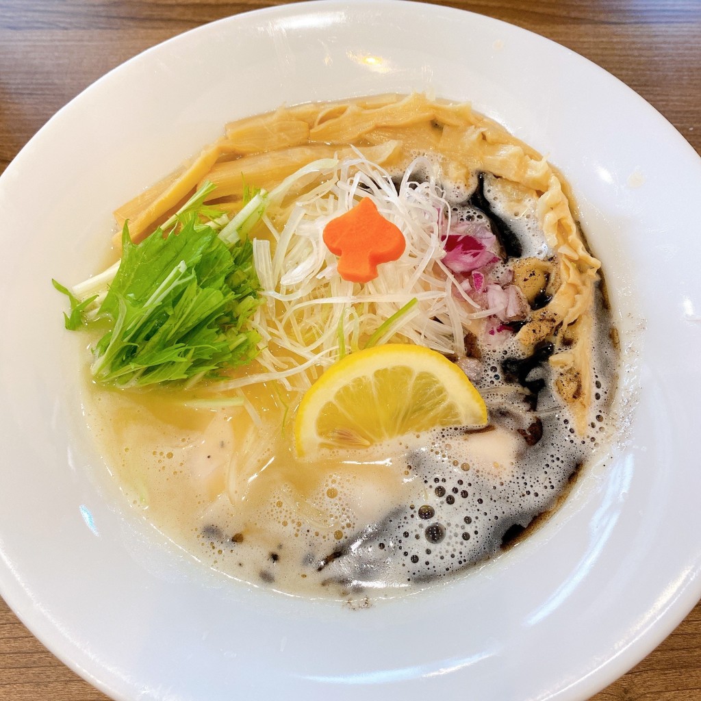 ユーザーが投稿した鶏白湯 黒 メンマトッピングの写真 - 実際訪問したユーザーが直接撮影して投稿した朝気ラーメン専門店麺やコリキの写真