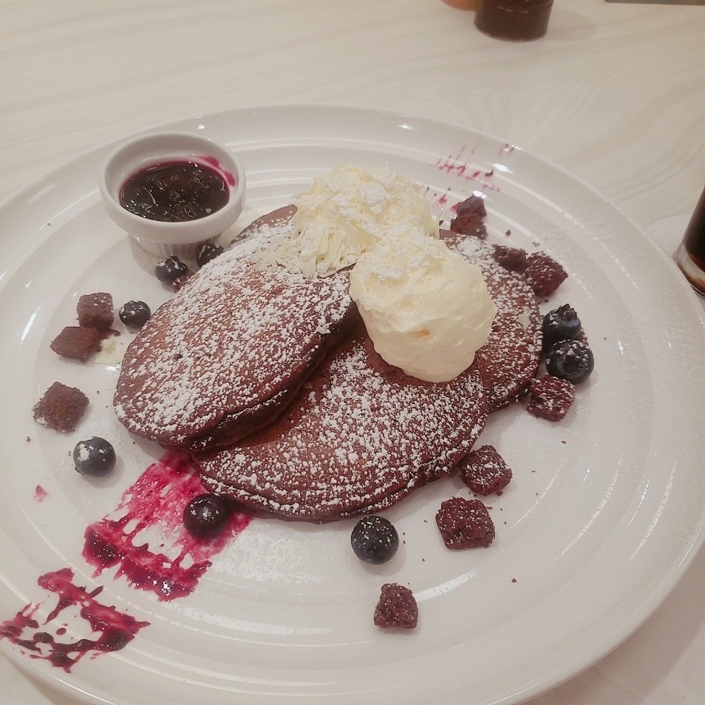 ユーザーが投稿したFluffy Chocolate Pancakeの写真 - 実際訪問したユーザーが直接撮影して投稿した新宿カフェサラベス ルミネ新宿店の写真