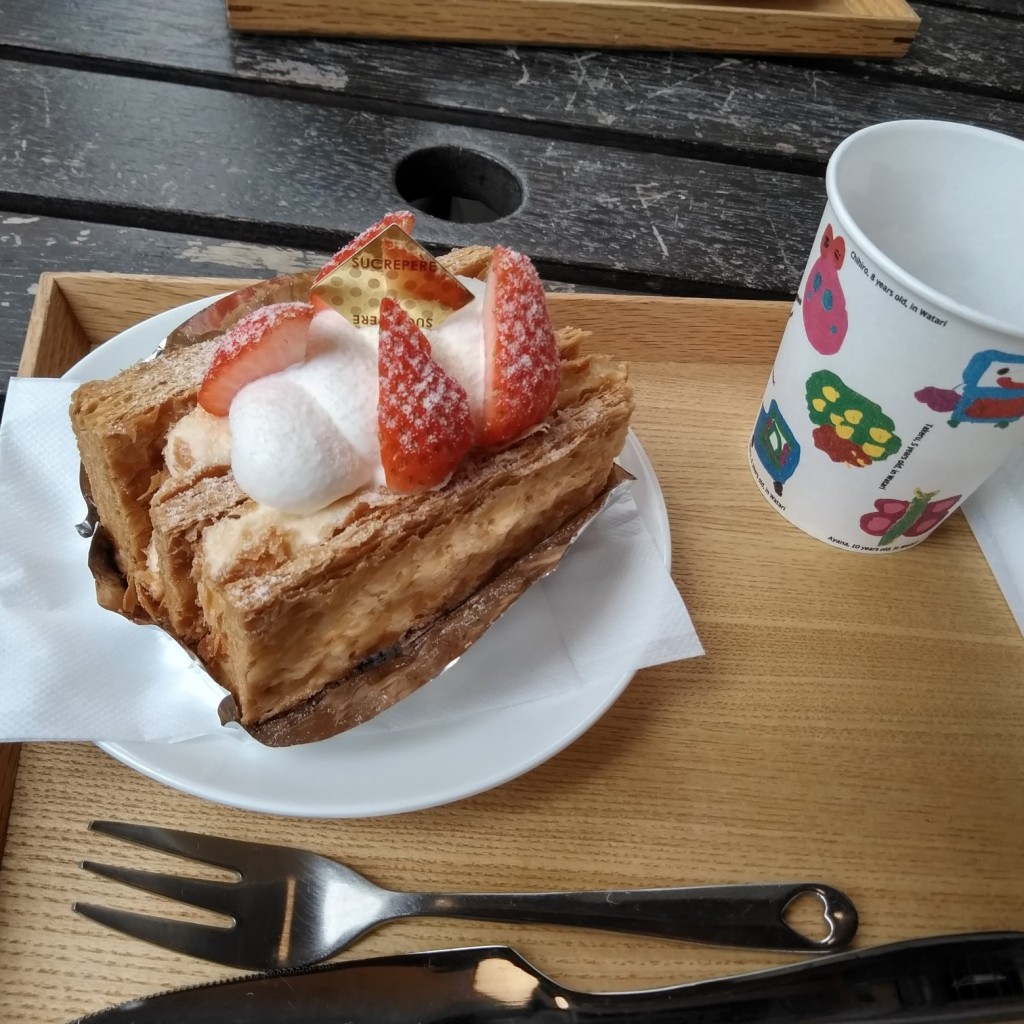 ユーザーが投稿した苺のミルフィーユの写真 - 実際訪問したユーザーが直接撮影して投稿した玉川ケーキSucrepere Cafeの写真