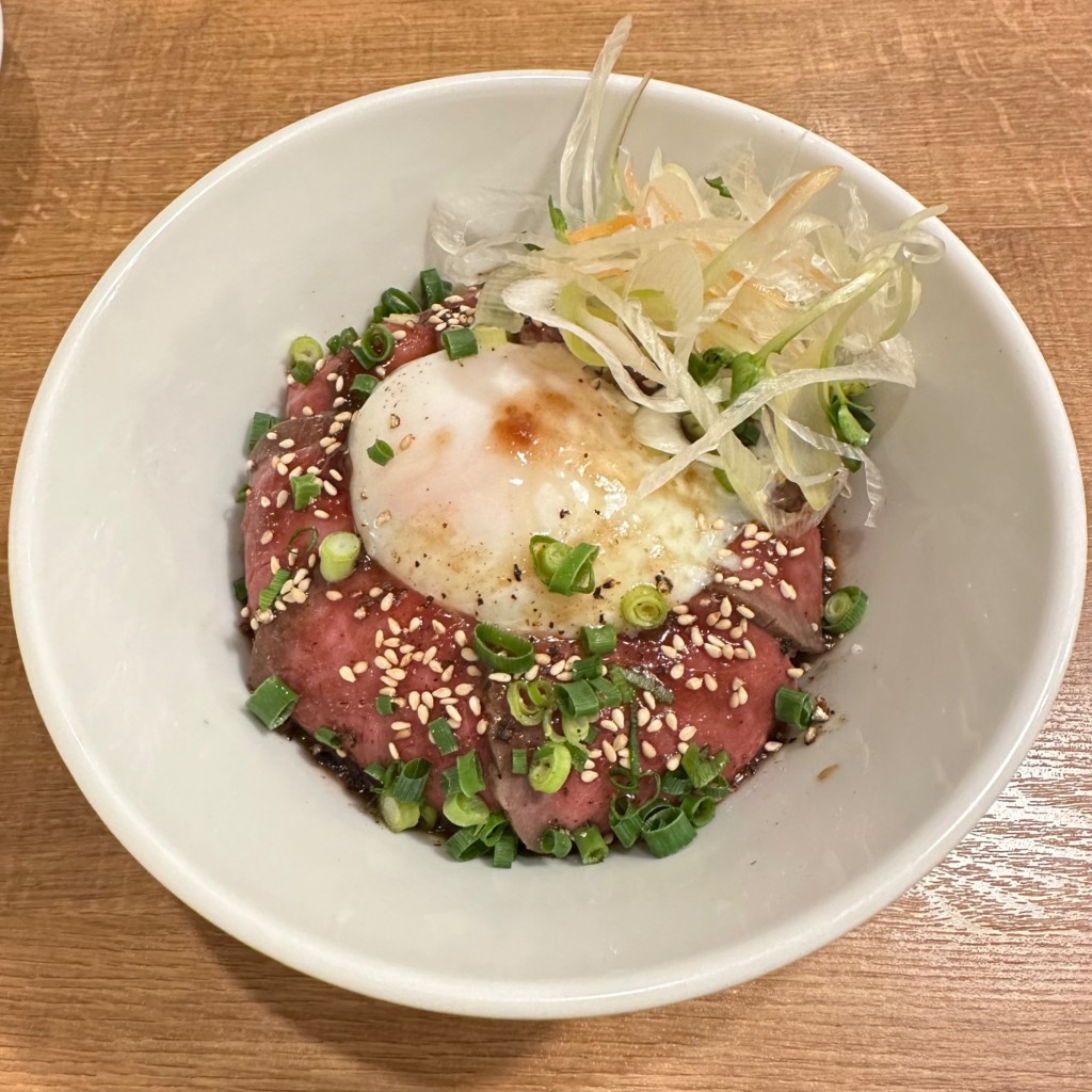 ユーザーが投稿したローストビーフ丼の写真 - 実際訪問したユーザーが直接撮影して投稿した鵠沼花沢町バーSpicaの写真