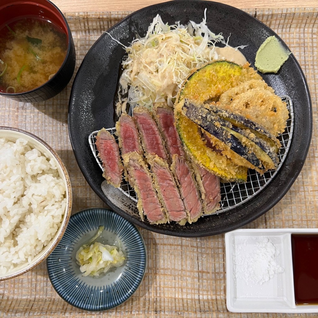 ユーザーが投稿した牛かつと野菜かつ定食の写真 - 実際訪問したユーザーが直接撮影して投稿した鉄砲町肉料理牛かつ上村 堺鉄砲町店の写真